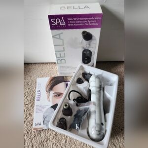 Bella Wet/Dry Microdermabrasion Pore Extraction Device With Nanomist Tech